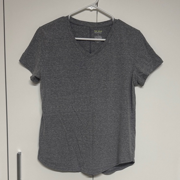 Tek Gear medium Gray V-Neck Tee - Picture 1 of 4